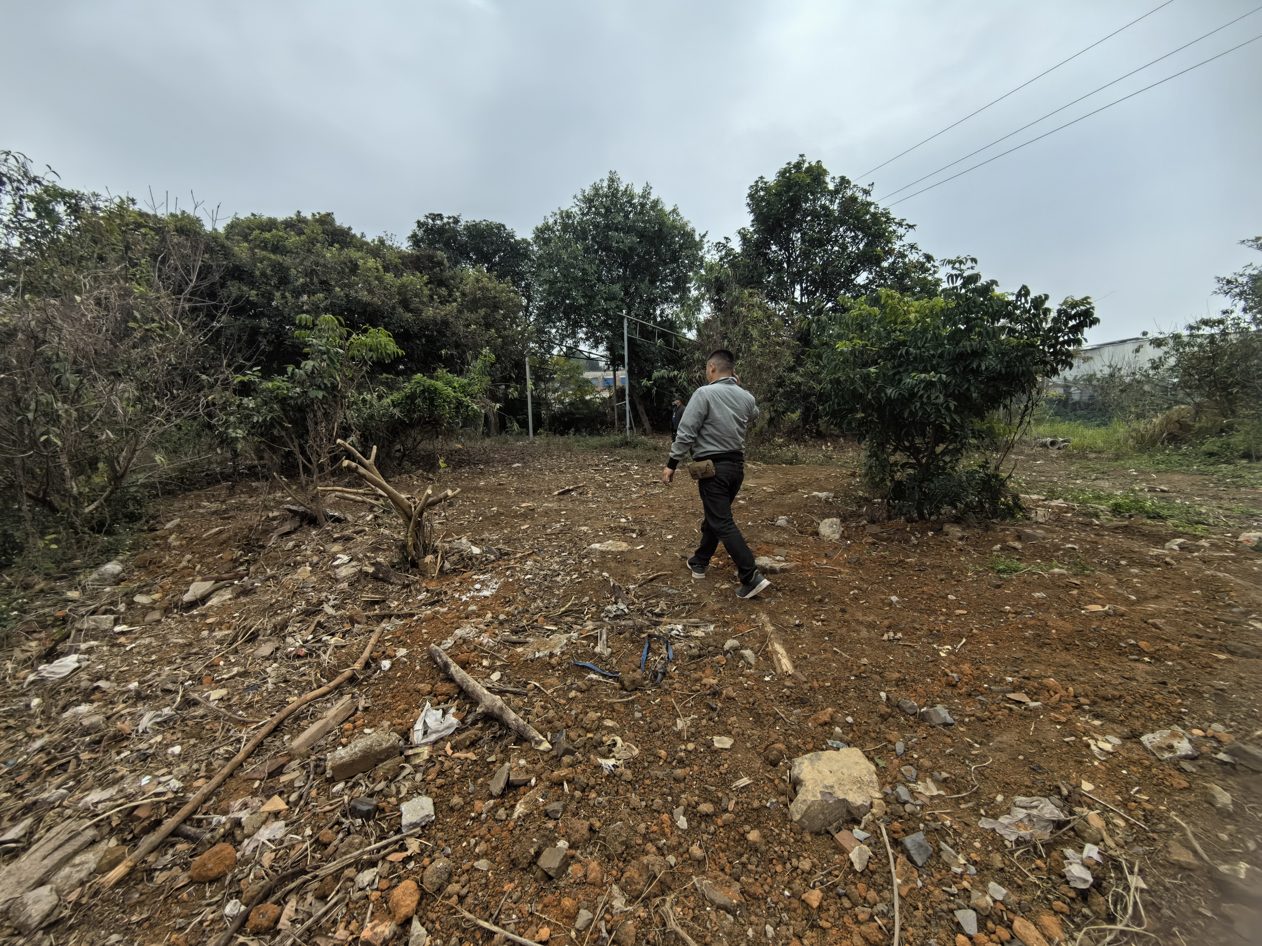 原房东土地出租，配套住宿，环境安静，适合养殖业，可拎包入住。6