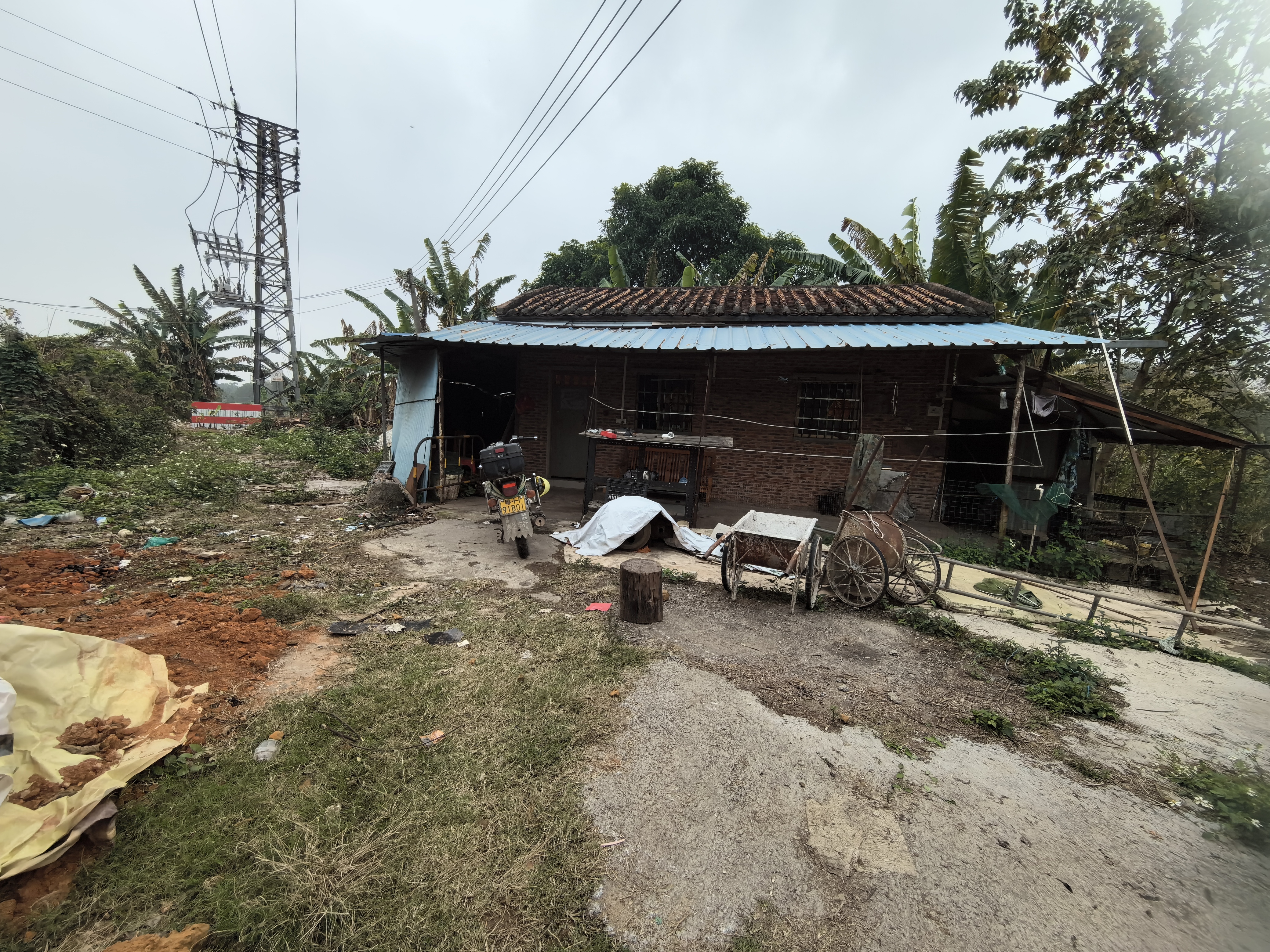 原房东土地出租，配套住宿，环境安静，适合养殖业，可拎包入住。2