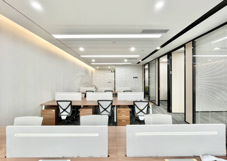 南山西丽地铁口南山智谷大厦新出288平精装修带家私办公室出租4