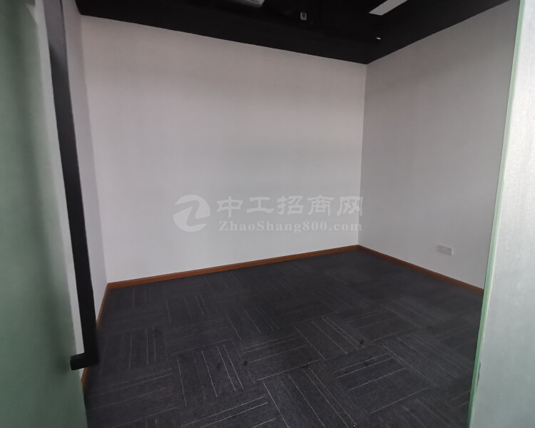 深圳福永地铁口252平精装修办公室，3+1格局，采光好
