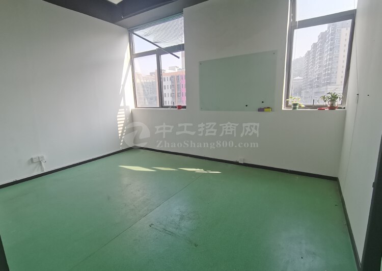 深圳福永地铁站精装修写字楼318平，精装修，可拎包入住4