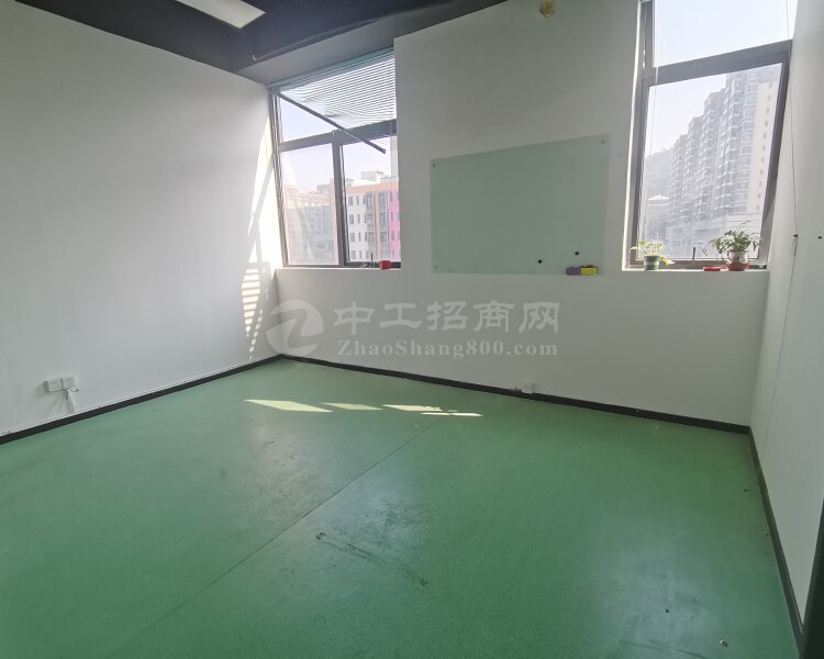 深圳福永地铁站精装修写字楼318平，精装修，可拎包入住
