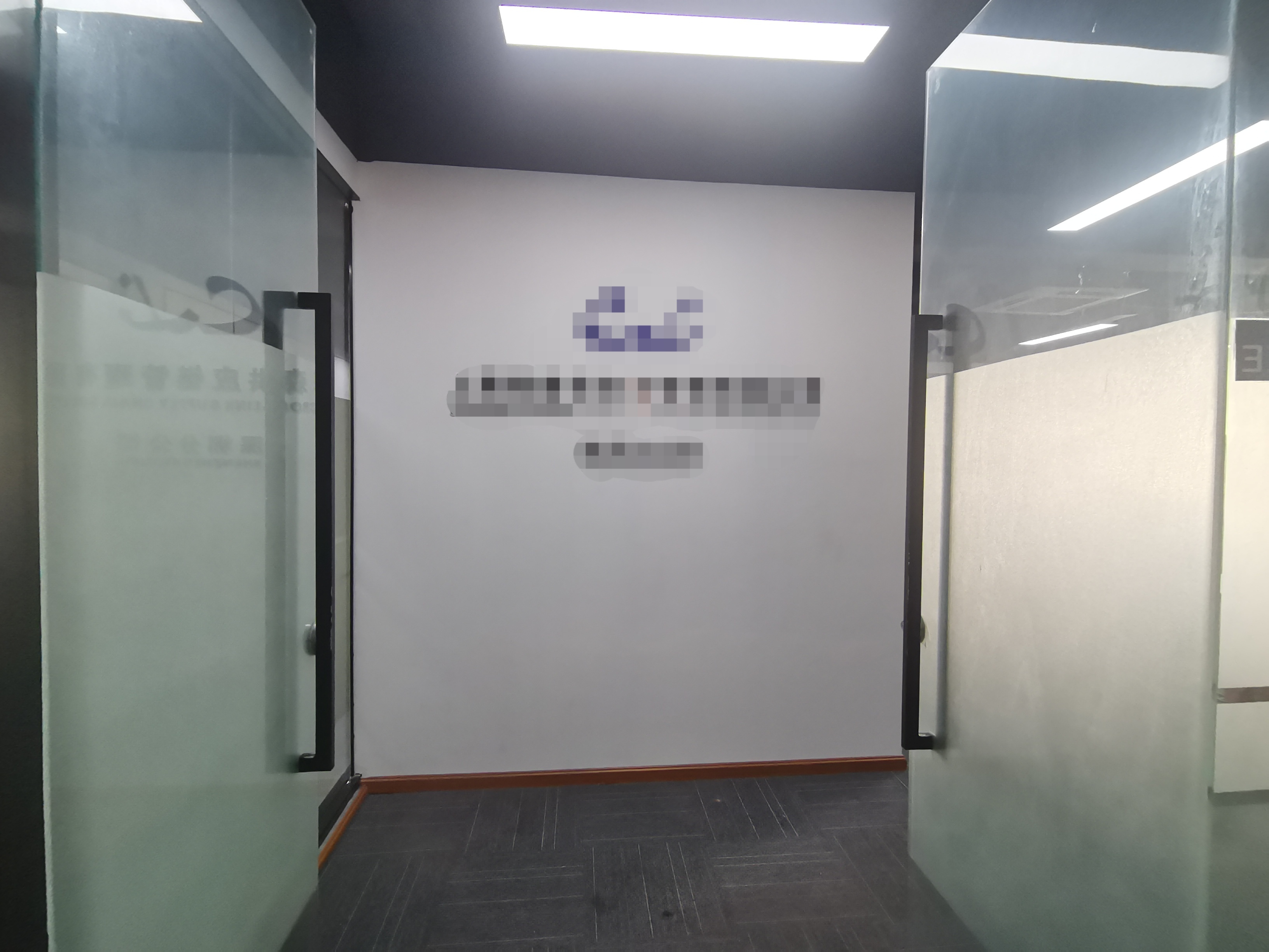 深圳福永地铁口252平精装修办公室，3+1格局，采光好