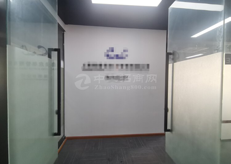 深圳福永地铁口252平精装修办公室，3+1格局，采光好1