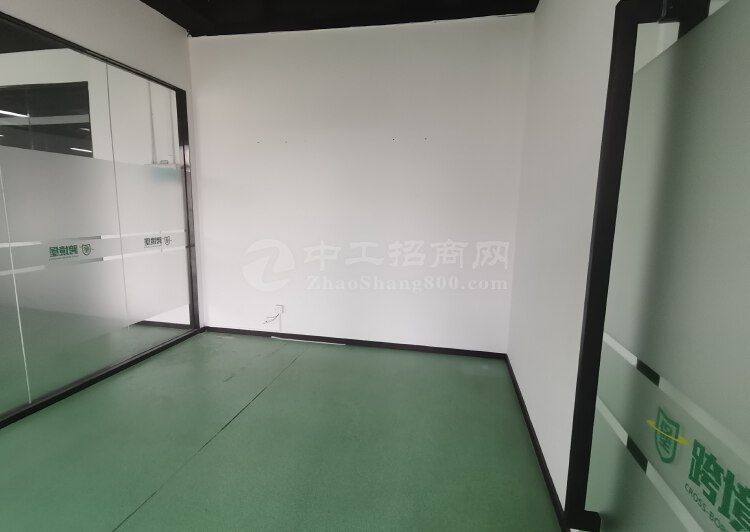 深圳福永地铁站精装修写字楼318平，精装修，可拎包入住5