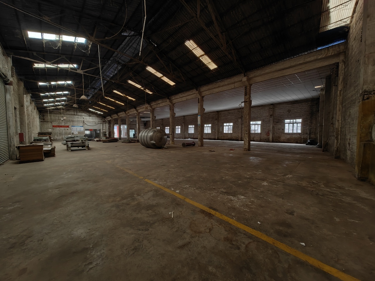 南庄贺丰工业区新出单一层厂房仓库，价格便宜，进出方便