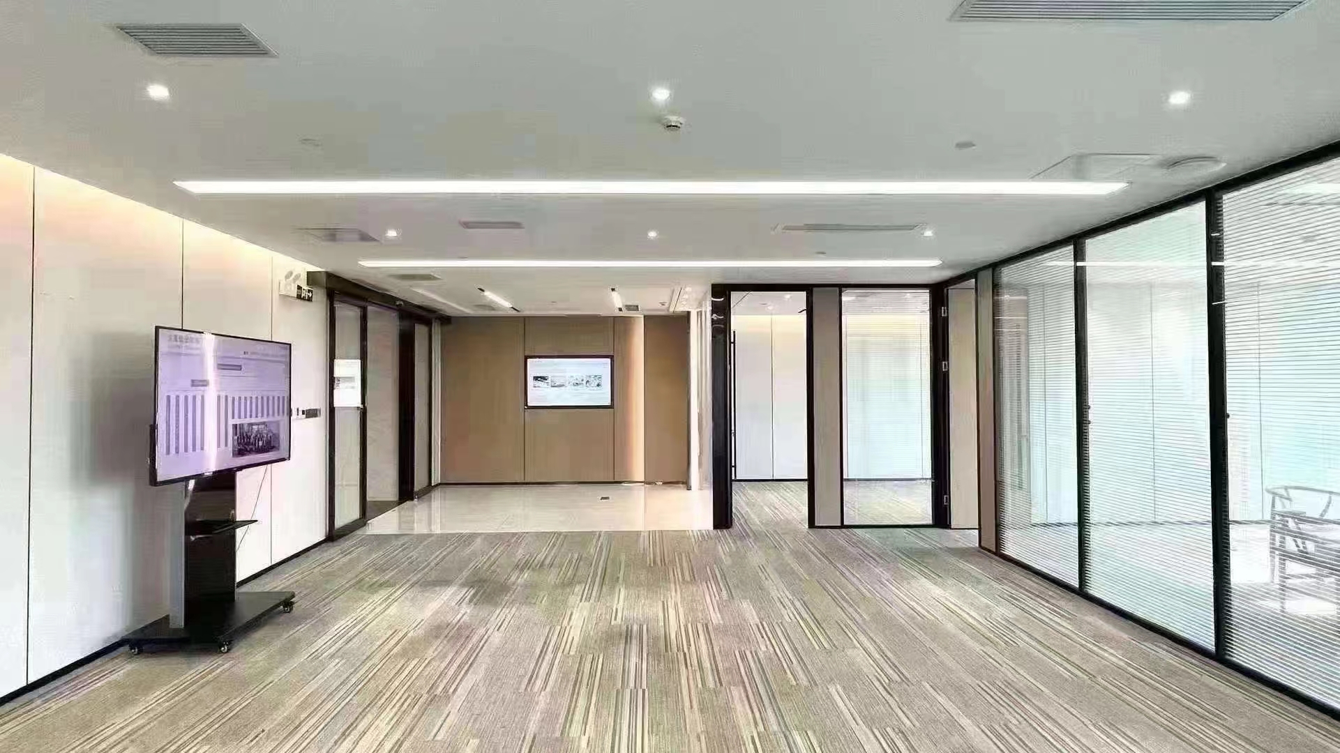 南山科技园地铁口大中商务中心新出438平精装修写字楼办公室