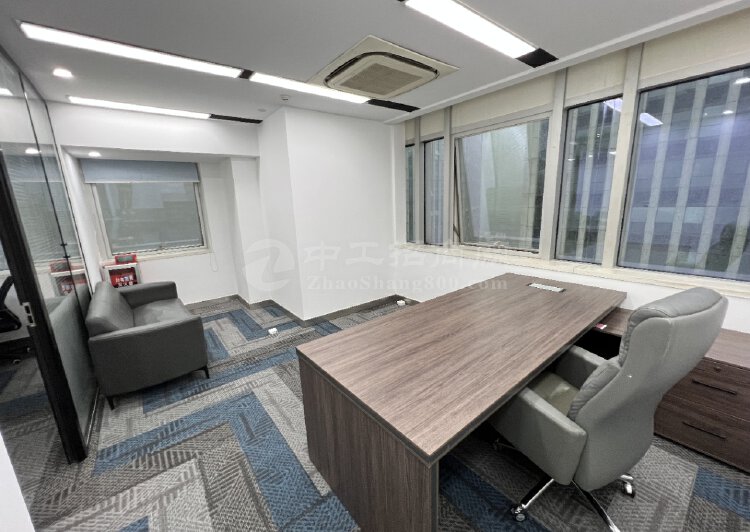 天河棠东地铁新出132平精装修带家具办公室出租，可以分租1
