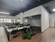 天河区高塘石地铁站精装修带家私办公室400平出租。