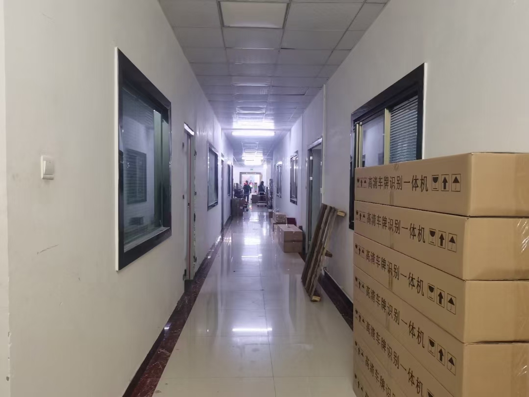 龙华大浪义乌附近新出原房东标准厂房1000㎡，带有现成装修