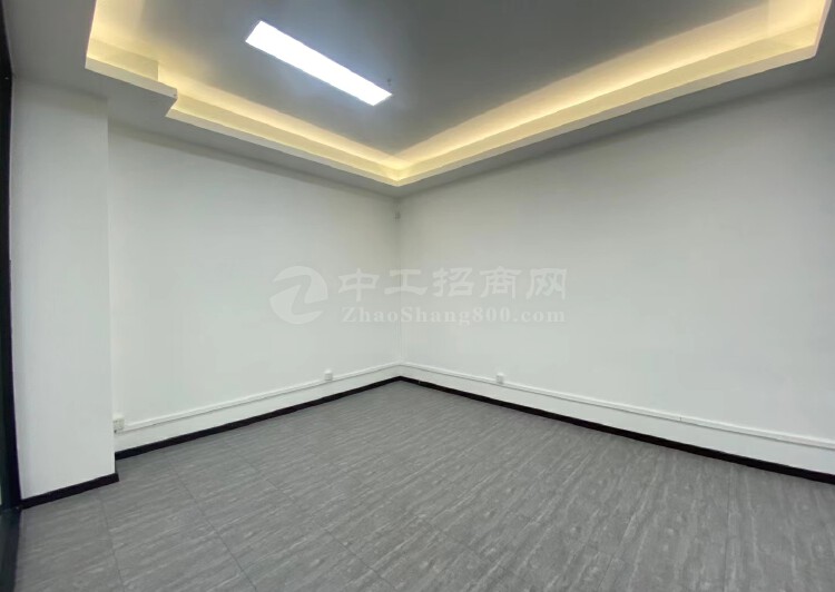 深圳布吉地铁口330平米写字楼4