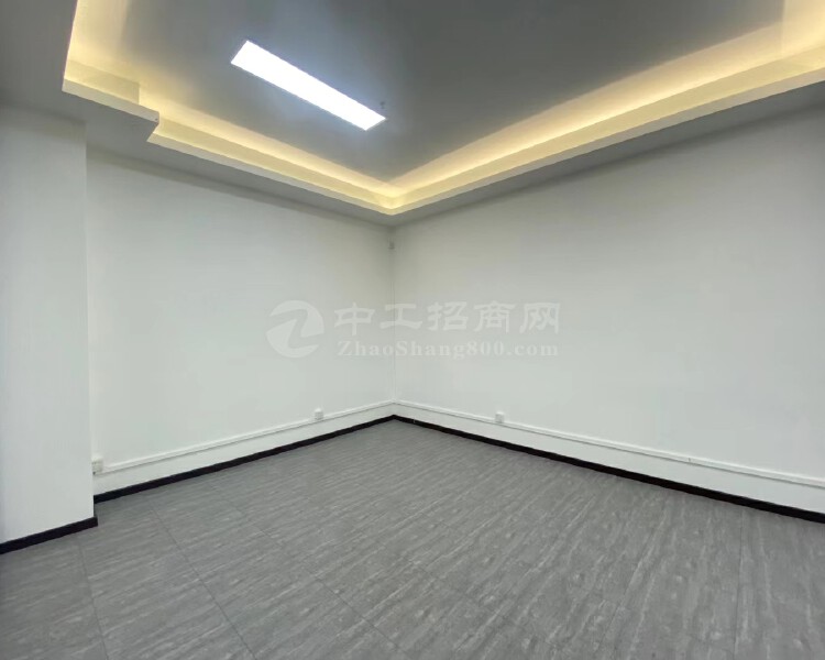 深圳布吉地铁口330平米写字楼