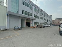 寮步镇工业厂房分租楼上一层2000平方，现成办公室