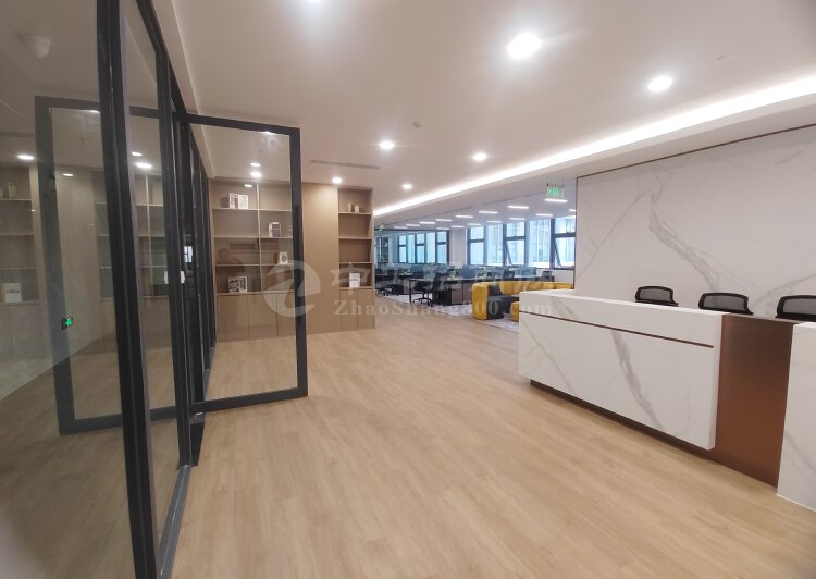 黄埔科学城新出办公室285平位置处于地铁口200米5