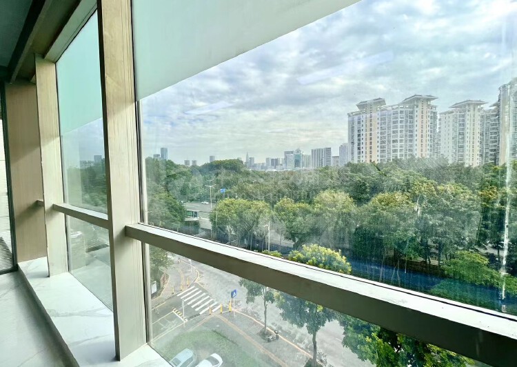 南头看荔香公园景观精装办公室154平，户型方正，电梯口单位2