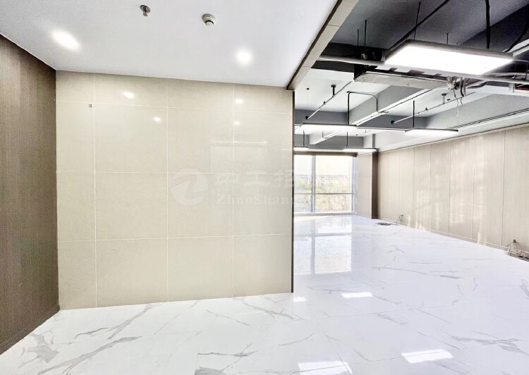 南头看荔香公园景观精装办公室154平，户型方正，电梯口单位1