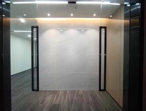 南山前海香缤办公室带家私80平起，带上下水，商业办公地铁口