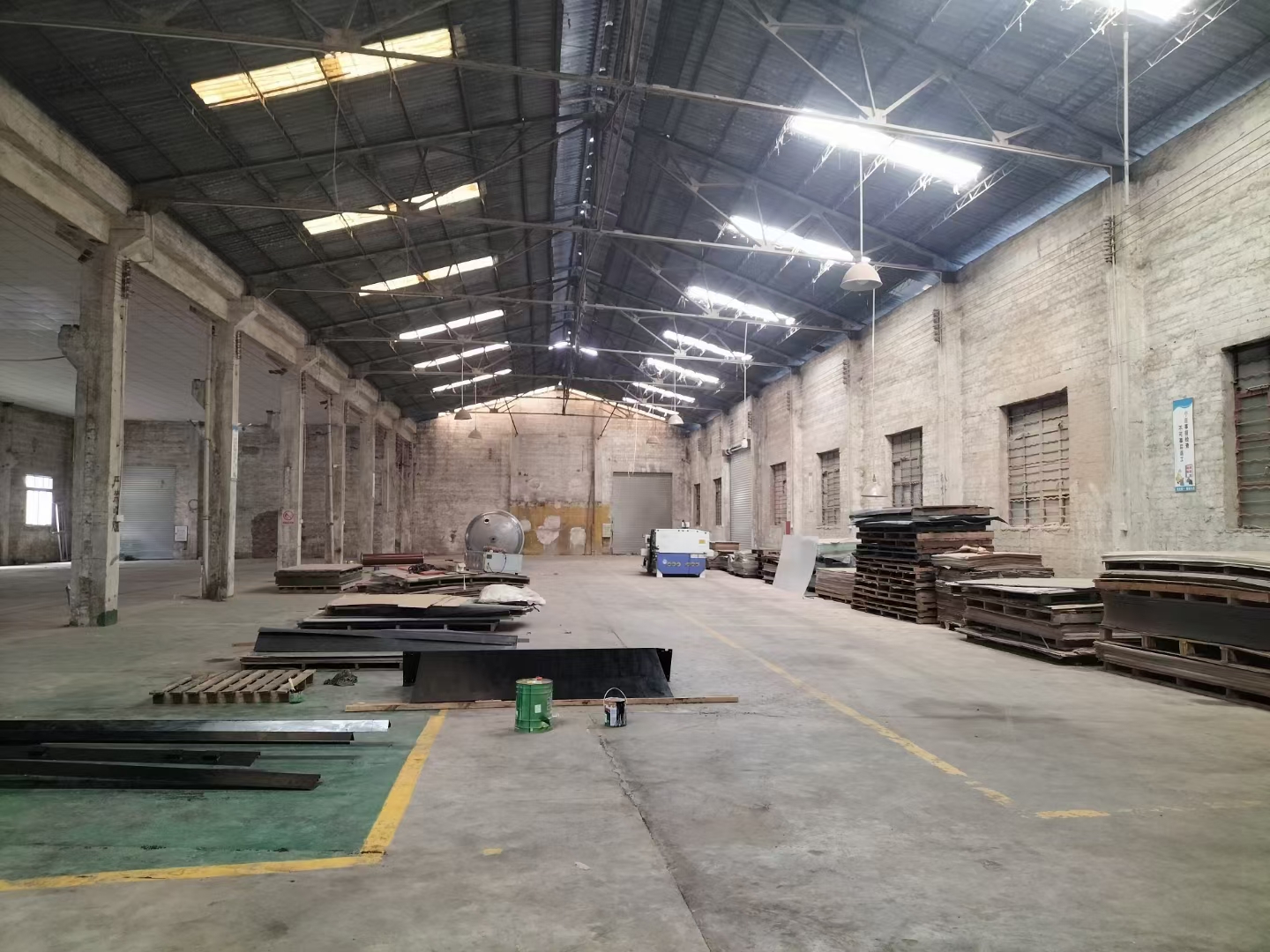 南庄贺丰工业区新出单一层厂房仓库，滴水12米，价格便宜易招工