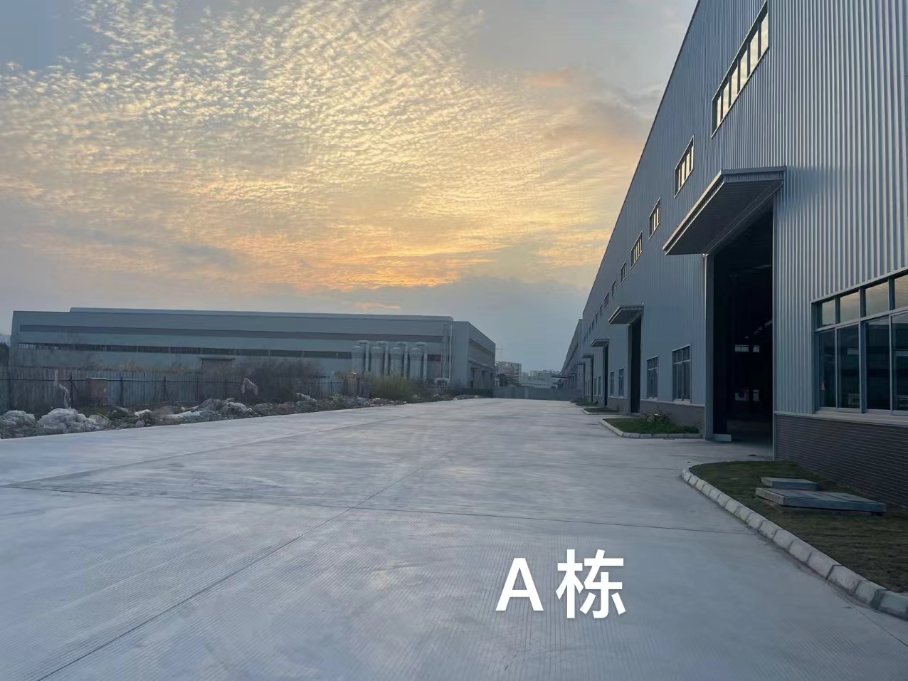 南庄吉利工业园新出单一层钢结构厂房仓库，滴水13米，超大空地