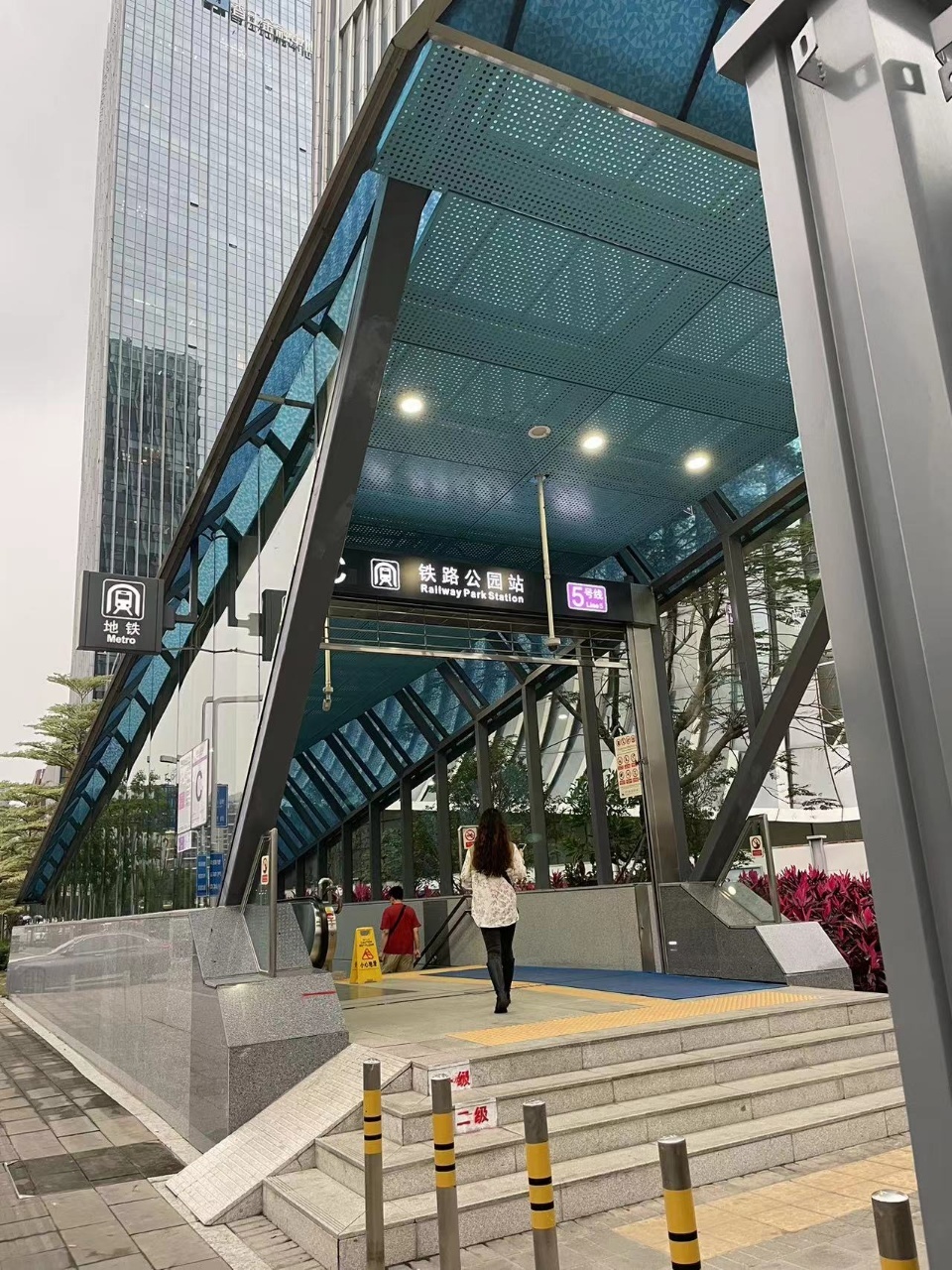 南山区香缤国际地铁口精装350㎡3+1落地窗双面采光