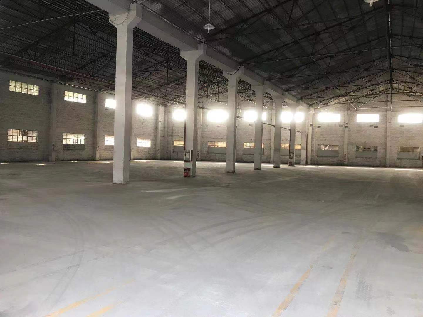 南庄新空出4300平单一层厂房，生产物流仓库都可，水电齐全