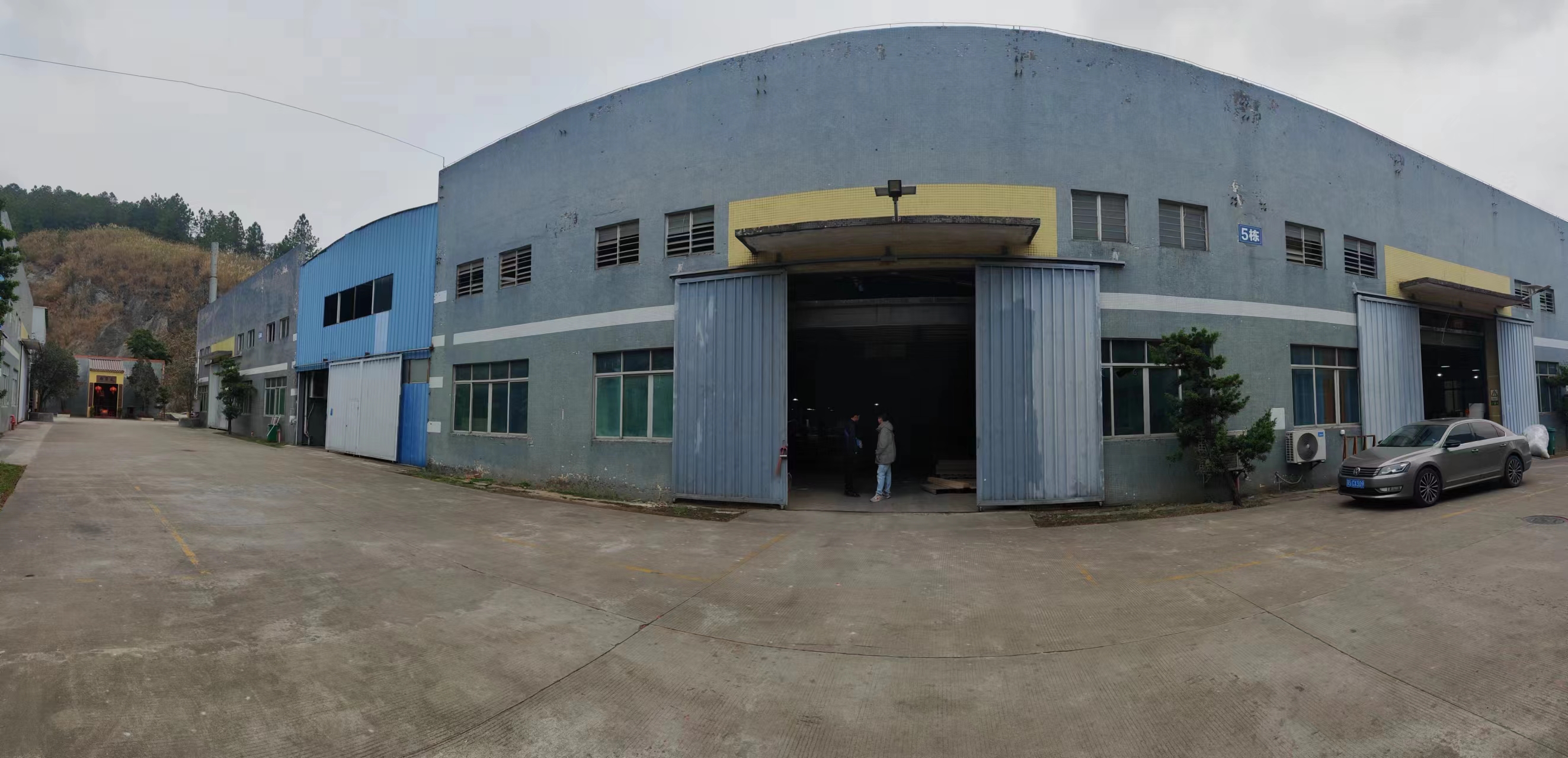 西樵工业区6000方二楼仓库可进拖头大小可以分租单一层厂房