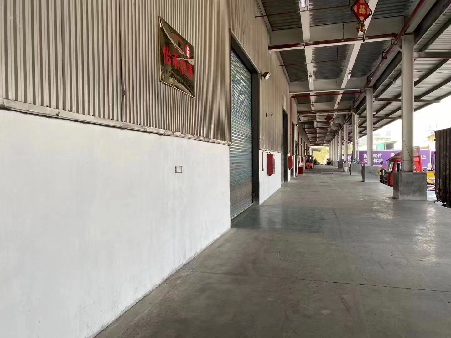 布吉新出标准物流仓库，10000平方米，可以分租，带卸货平台
