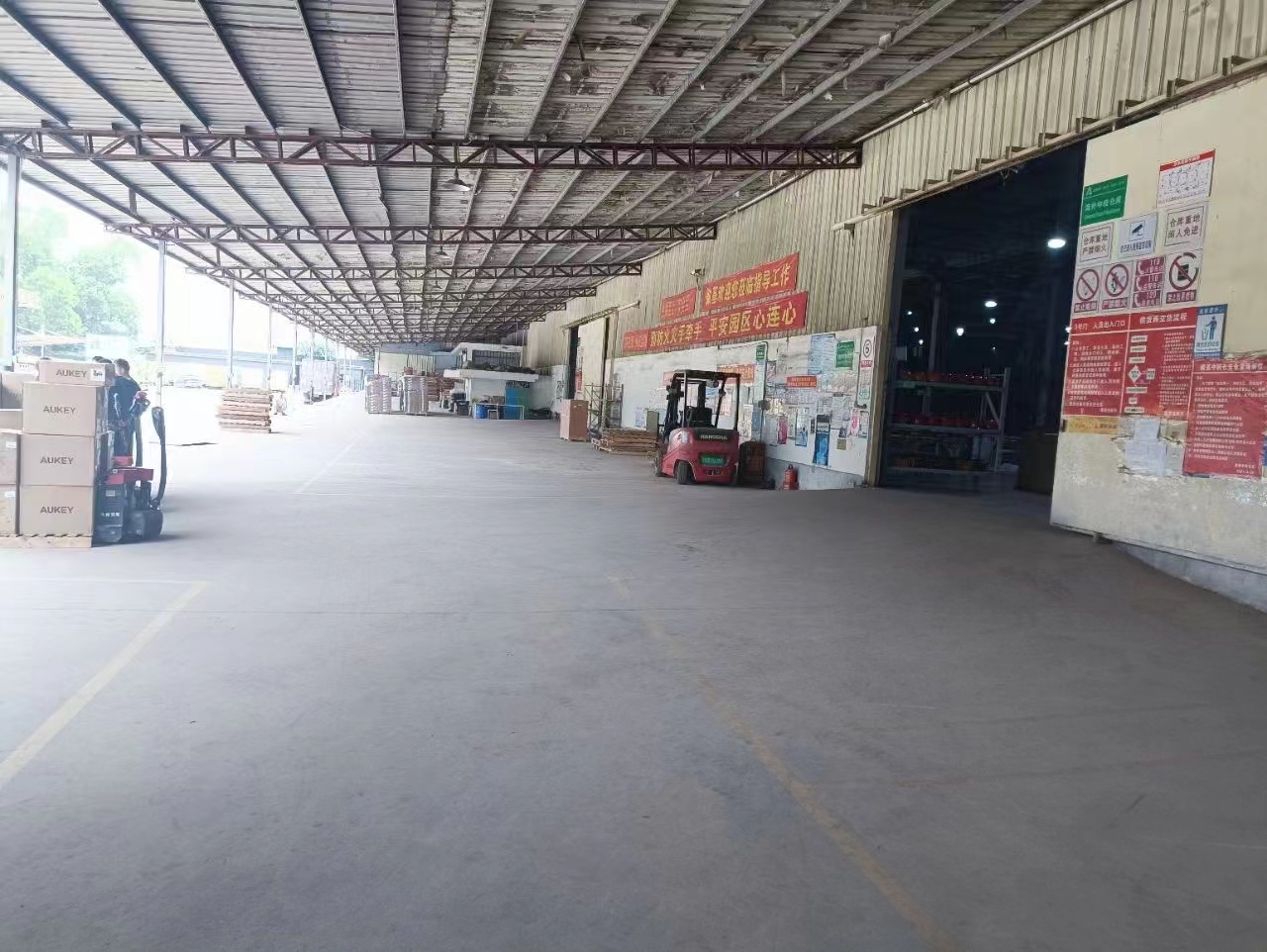 深圳盐田港附近13000平方单一层物流仓库厂房出租，可以分租