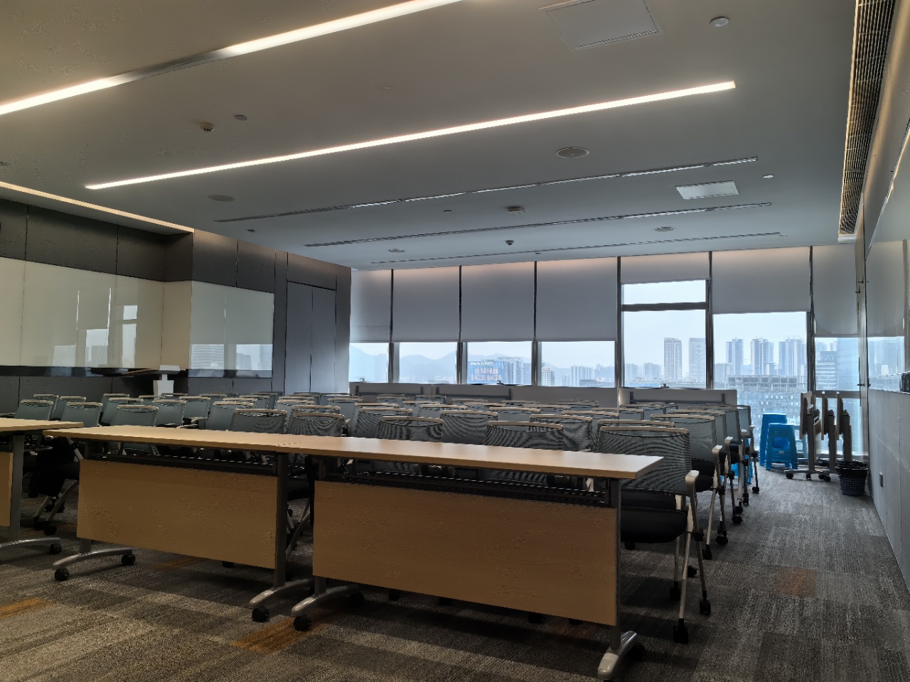 南山科技园整层精装办公室面积2097平，开发商直租，高使用率