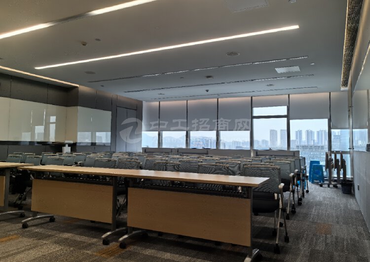 南山科技园整层精装办公室面积2097平，开发商直租，高使用率9