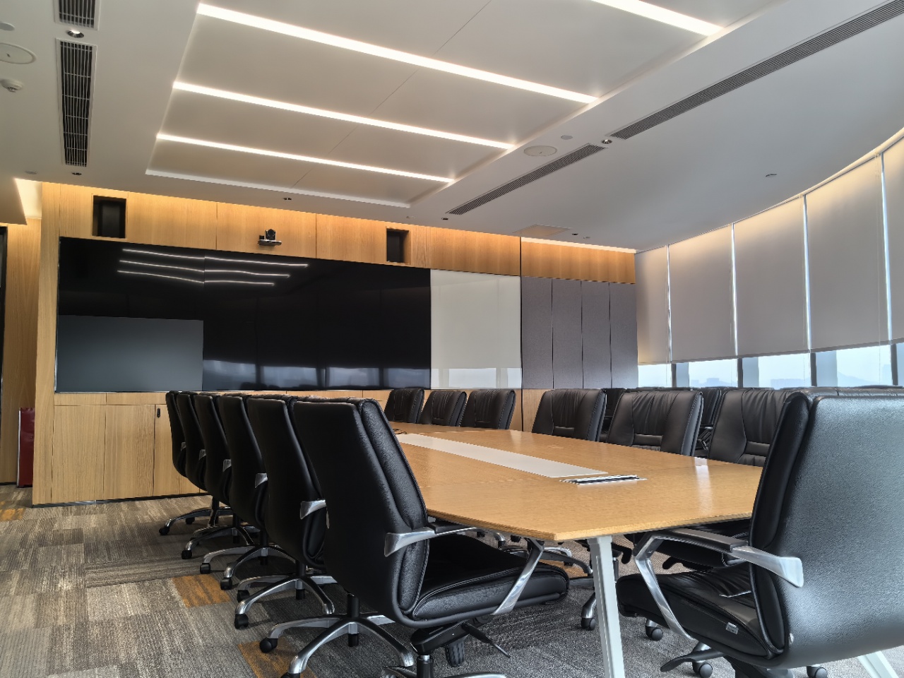 南山科技园整层精装办公室面积2097平，开发商直租，高使用率