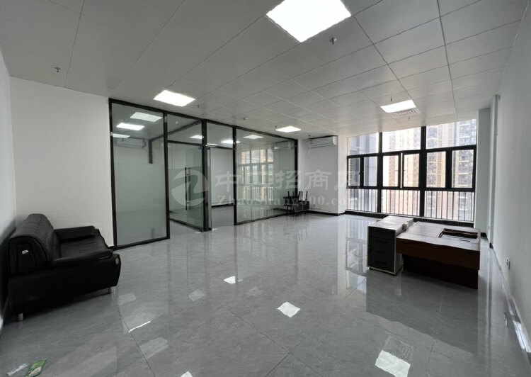 龙岗中心城地铁口甲级写字楼精装办公室168平出租2+1户型2