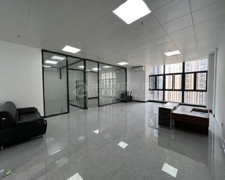 龙岗中心城地铁口甲级写字楼精装办公室168平出租2+1户型