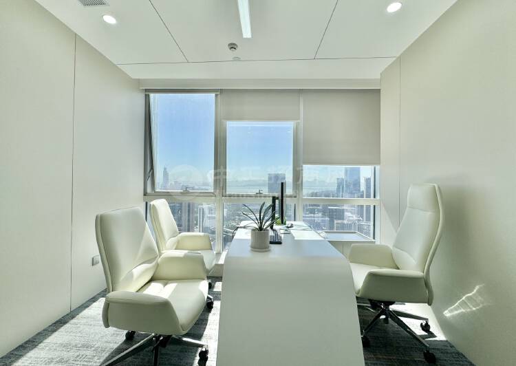 南山科技园超甲级写字楼，高区918平精装修配全套高档家私。3