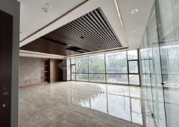 广州市海珠区南洲地铁站附近580平办公室装修好带家具落地窗6