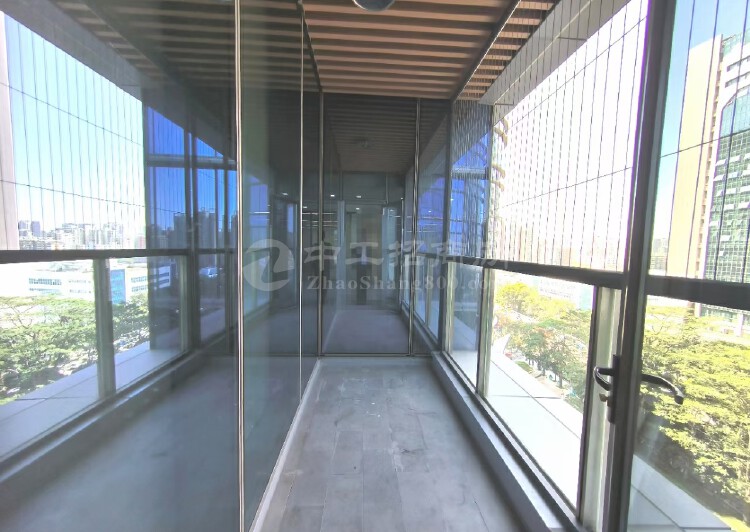 南山科技园一手物业精装修出租，电梯口，带阳台使用率75%6
