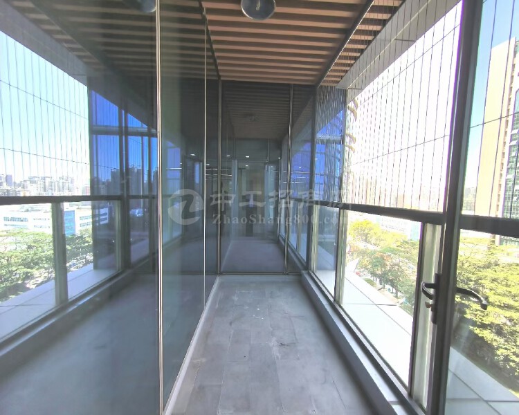南山科技园一手物业精装修出租，电梯口，带阳台使用率75%