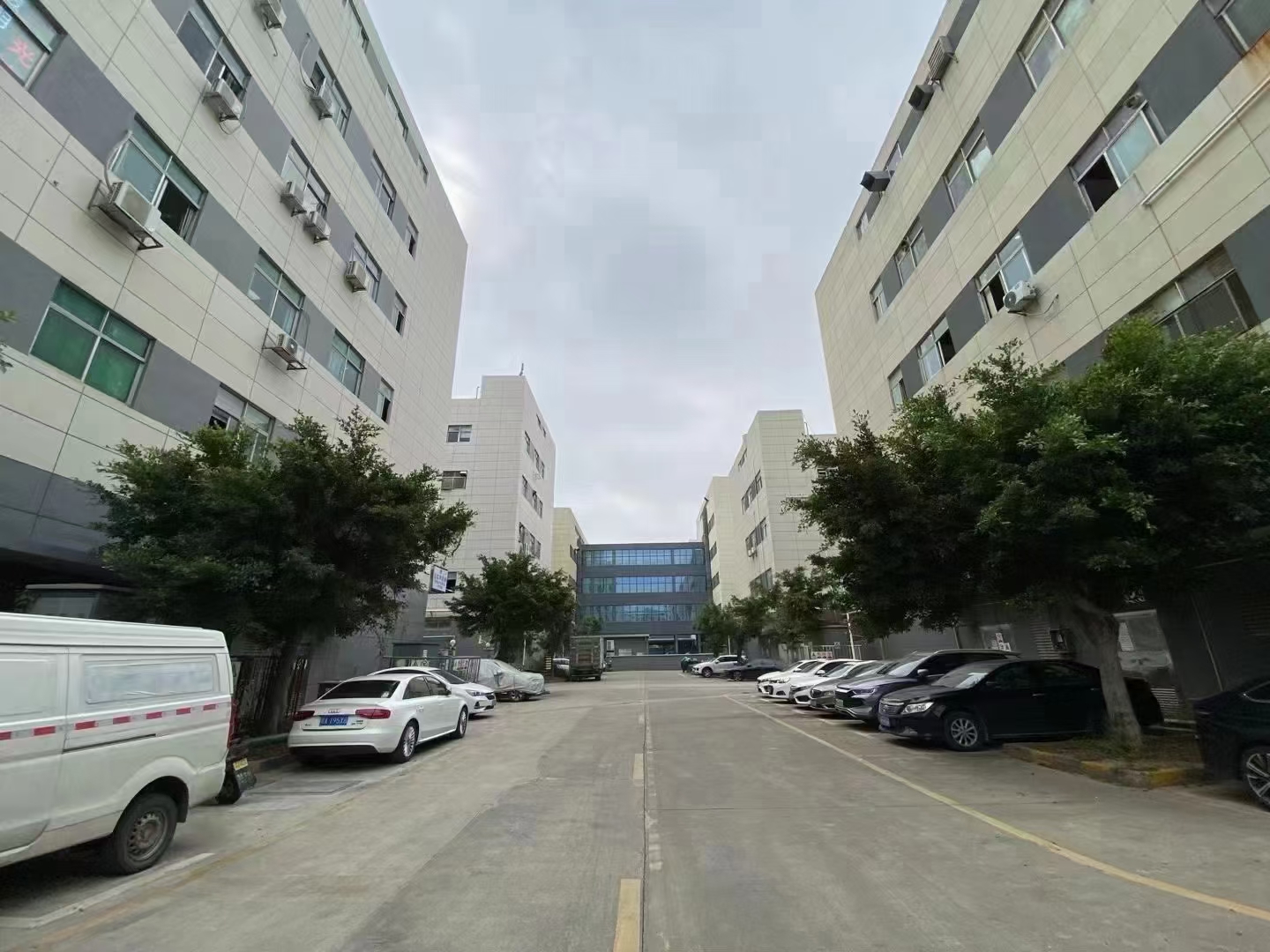 福永新和大型工业园原房东精装修整层办公室1500平方厂房仓库