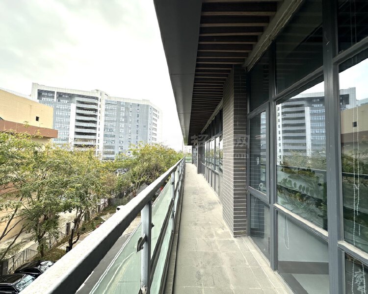 南山科技园双面采光双阳台有8个隔间