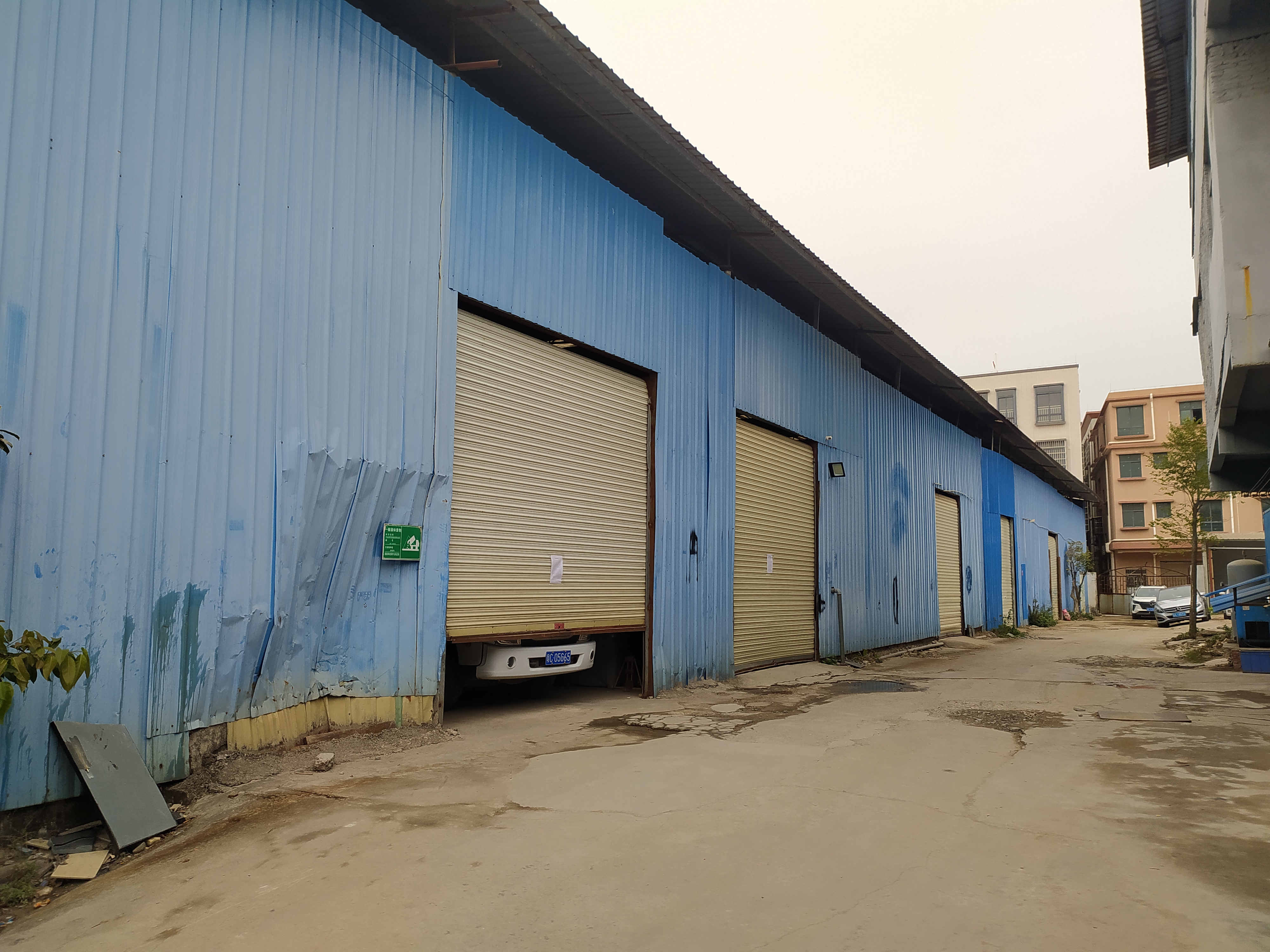 三乡大布工业区单层钢构厂房仓库1600平位于主路边交通方便