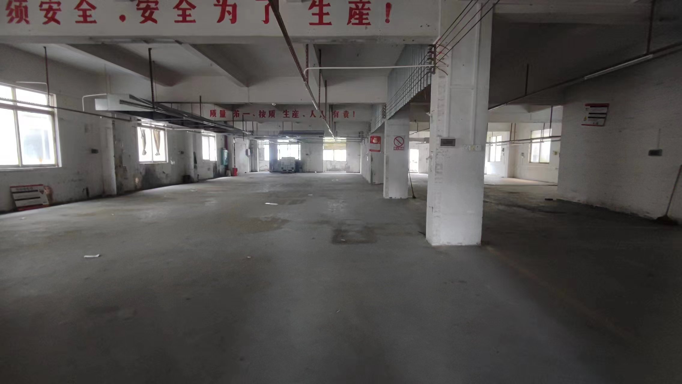 容桂二楼600仓库厂房出租，带现成装修办公室。