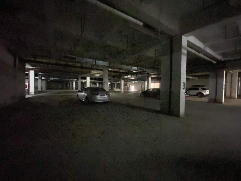 吉华街道地下停车场仓库出租4000平米实际面积25元一平
