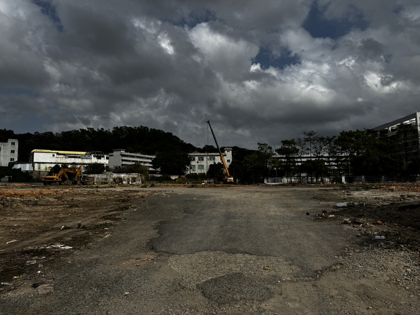 宝安区石岩街道独门独院空地出租，面积40000平，工业用地2