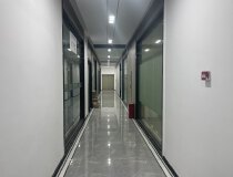 新安兴东地铁站128平精装办公室招租，租金实惠，24小时监控