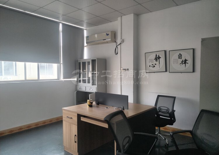 位于深圳坪山坑梓地铁口，2000元可以租到一个精装修的办公室2