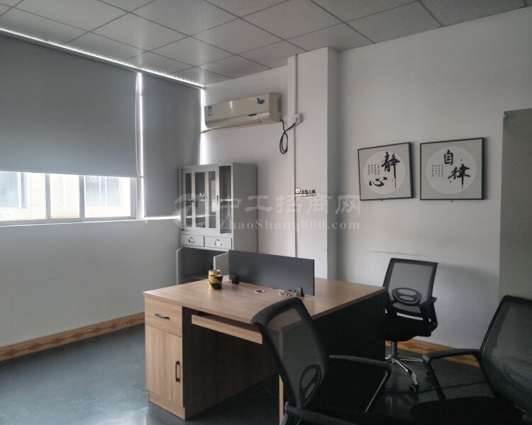 位于深圳坪山坑梓地铁口，2000元可以租到一个精装修的办公室