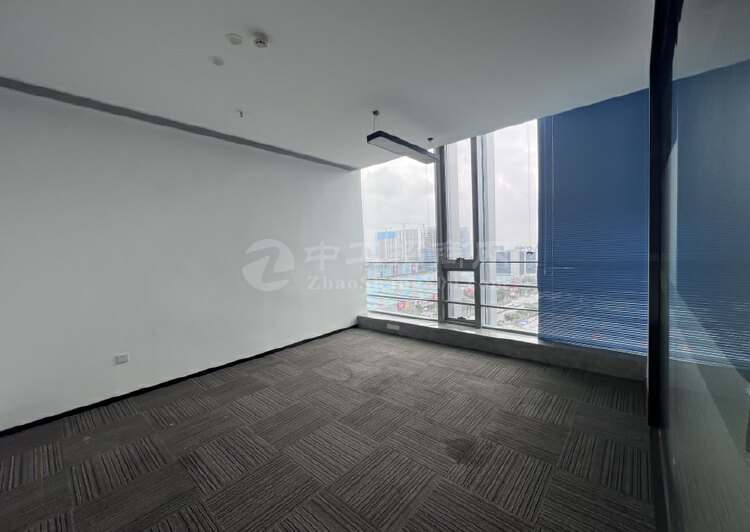 平湖华南城甲级写字楼213平办公室出租正电梯口高使用率采光好5