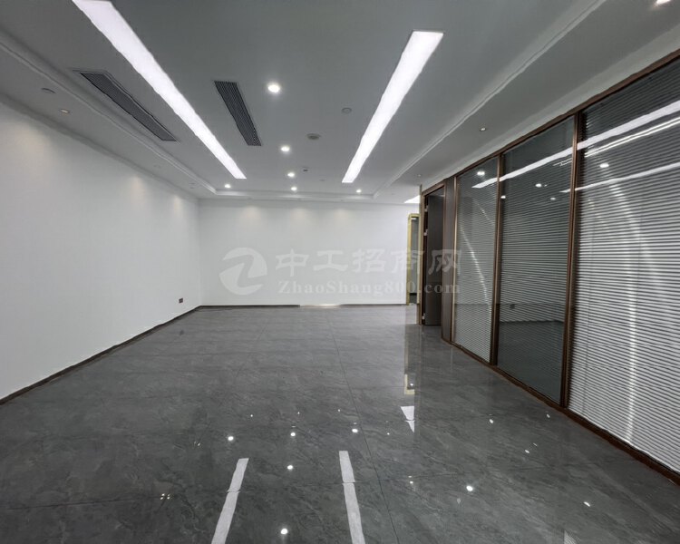 龙岗大运科创园甲级写字楼精装办公室202平出租3+1户型