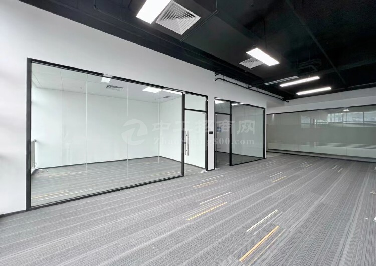 坪山地铁口旁边精装修办公室200平方3