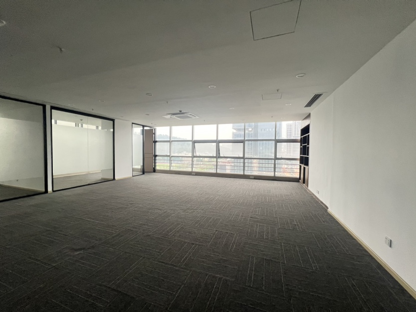 龙岗大运新城地铁甲级写字楼精装办公室328平出租可注册易招工